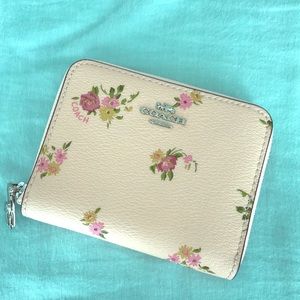 Coach Daisy Zip Wallet